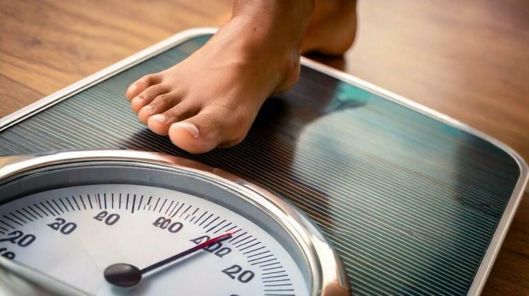 Jaga Berat Badan di Akhir Pekan: Tips Diet yang Nggak Nyiksa