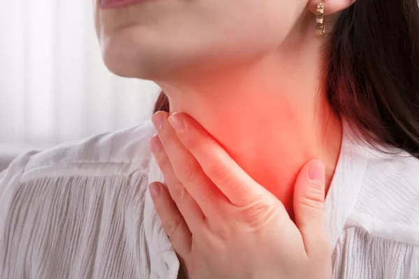 7 Cara Alami Meredakan Tenggorokan Gatal