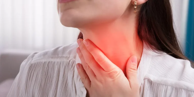 7 Cara Alami Meredakan Tenggorokan Gatal