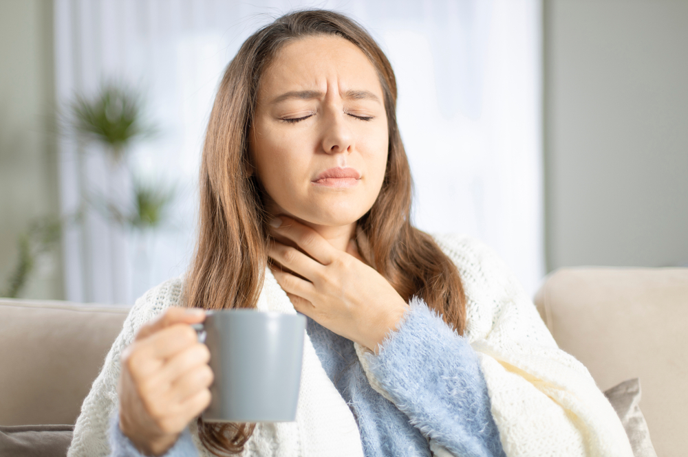 10 Cara Alami Meredakan Radang Tenggorokan