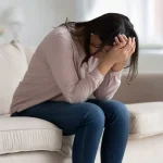 10 Tips Menenangkan Pikiran Saat Serangan Cemas Melanda